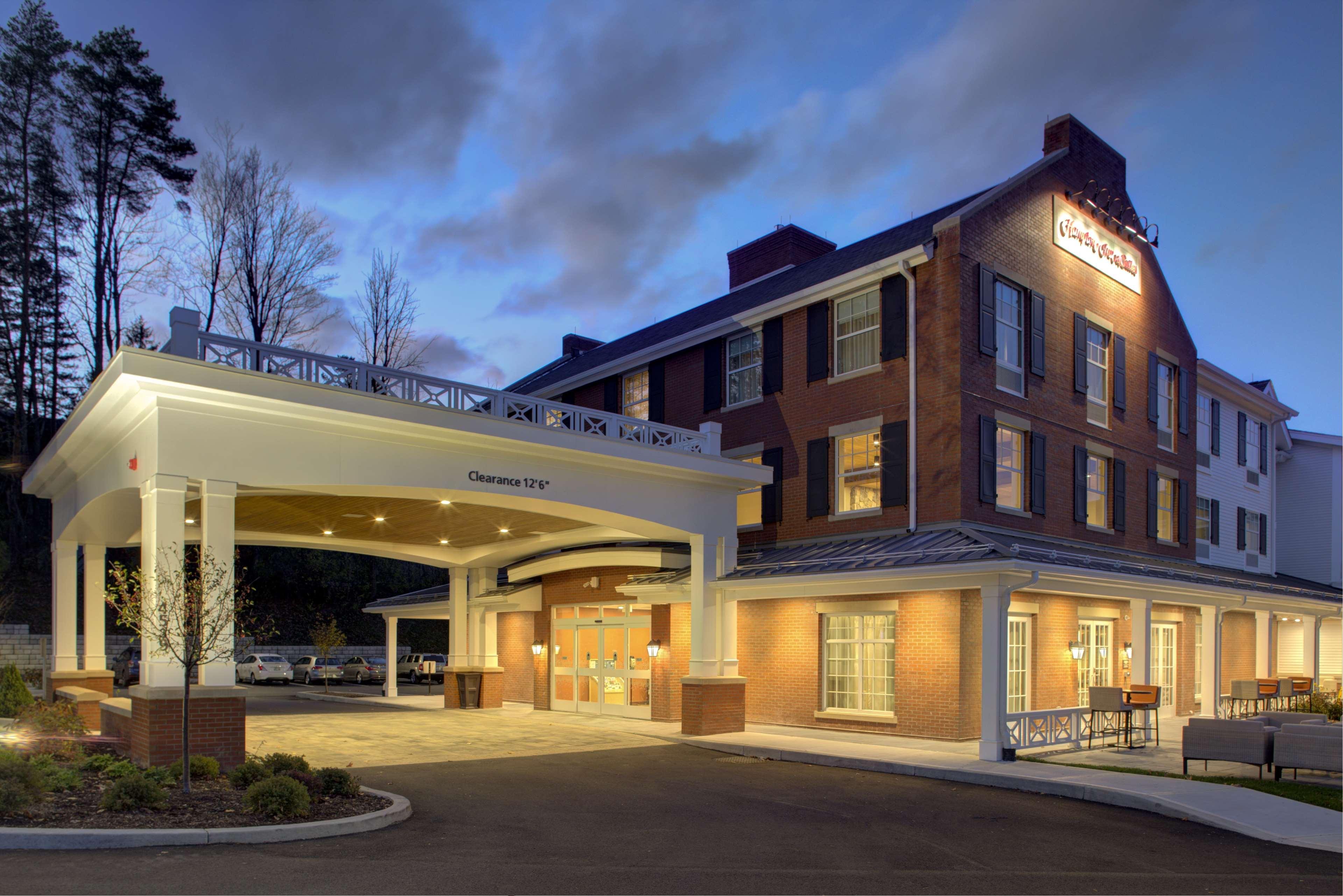 Hampton Inn & Suites Manchester, Vt Exterior photo