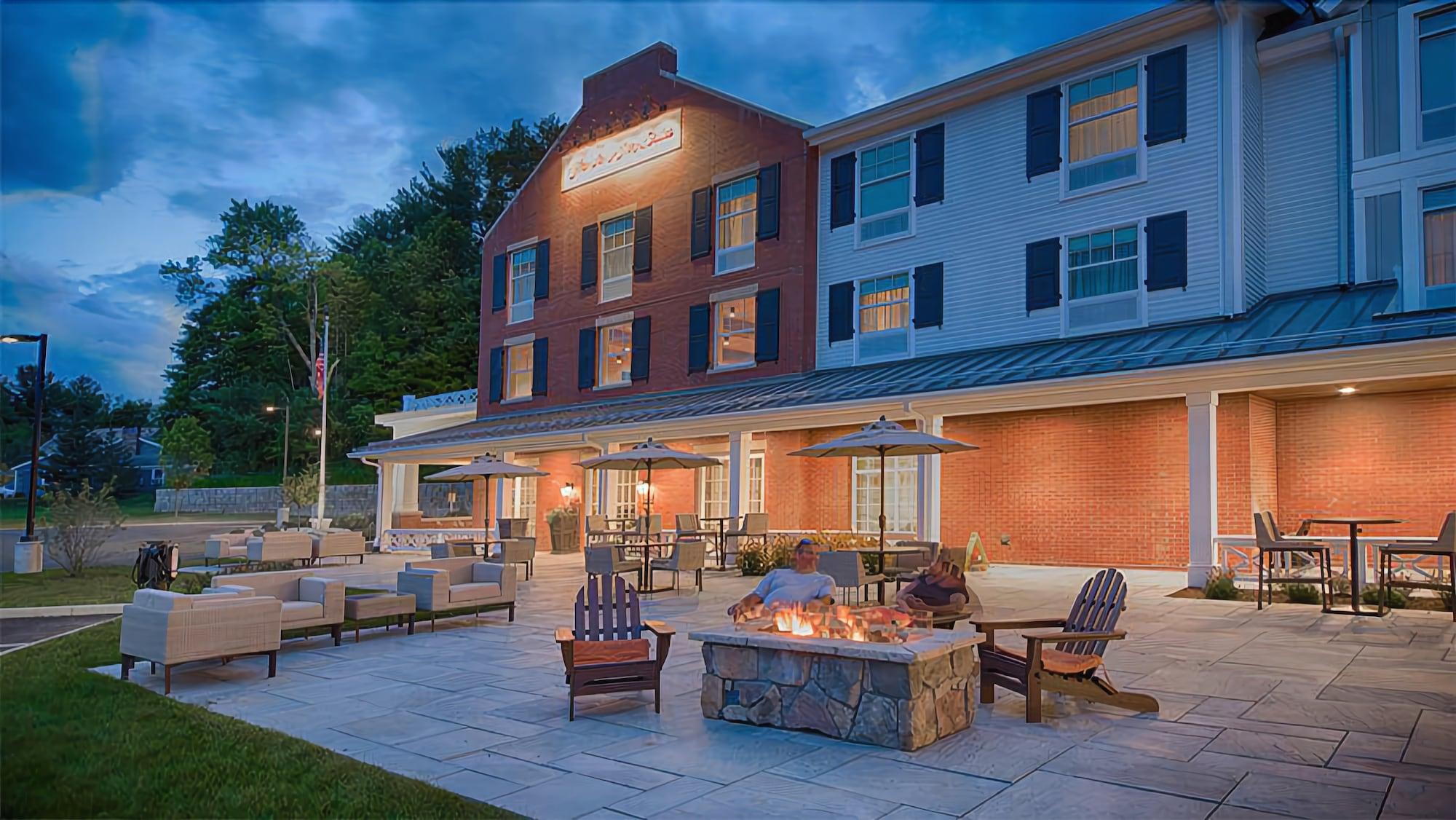 Hampton Inn & Suites Manchester, Vt Exterior photo